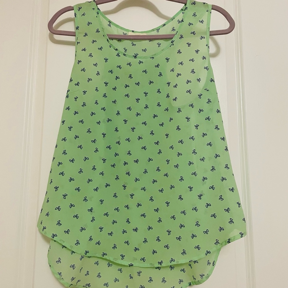 Tea Green Bow Print High Low Top with Bow Backing